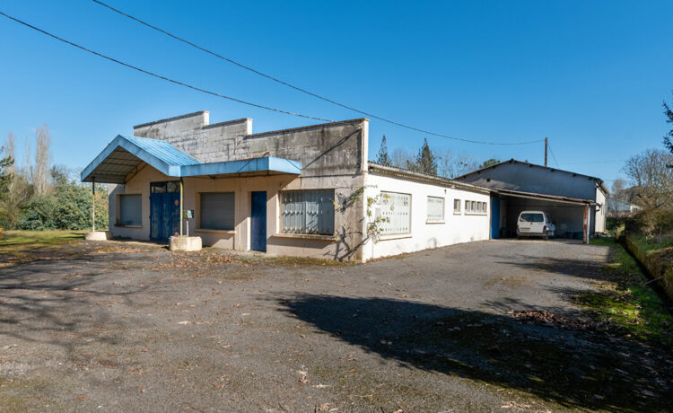 Bâtiment professionnel 650m2 à AMOU 1