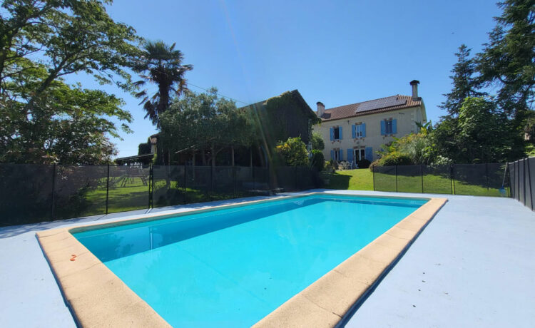 Maison piscine +  Gîte  8 pièce(s) 295.19 m2