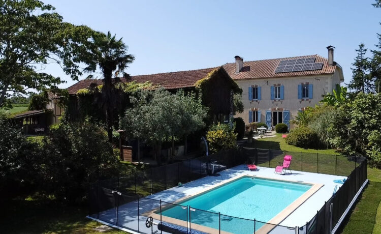 Maison piscine +  Gîte  8 pièce(s) 295.19 m2