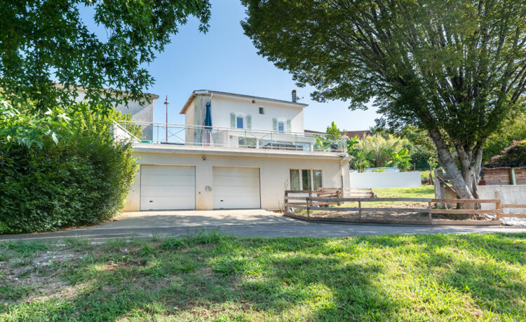 Maison 9 pièce(s) 212 m2 1